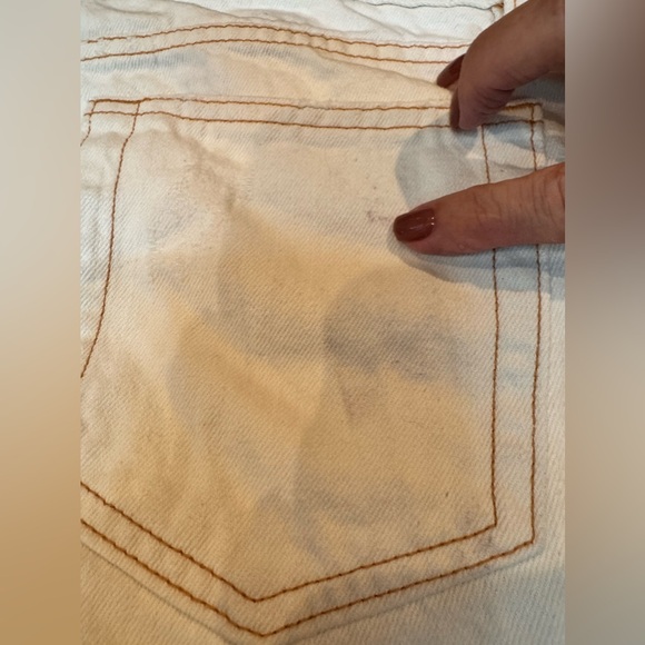 NWOT Old Navy low waist, boy-cut fit white distressed jeans. Size 8 - Picture 7 of 16